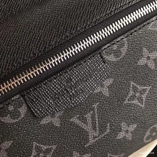 Vuitton Messenger Louis 0422